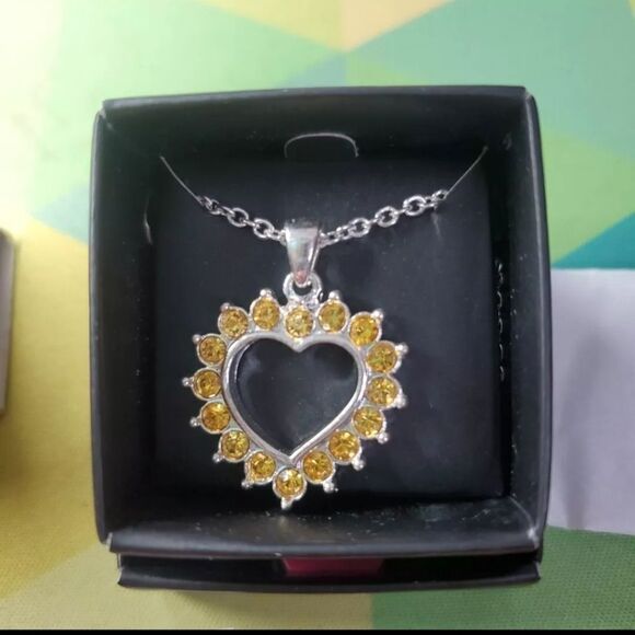 Avon Classic Silvertone Birthstone Heart Necklace w/Rhinestones NOVEMBER NEW! - Picture 3 of 12